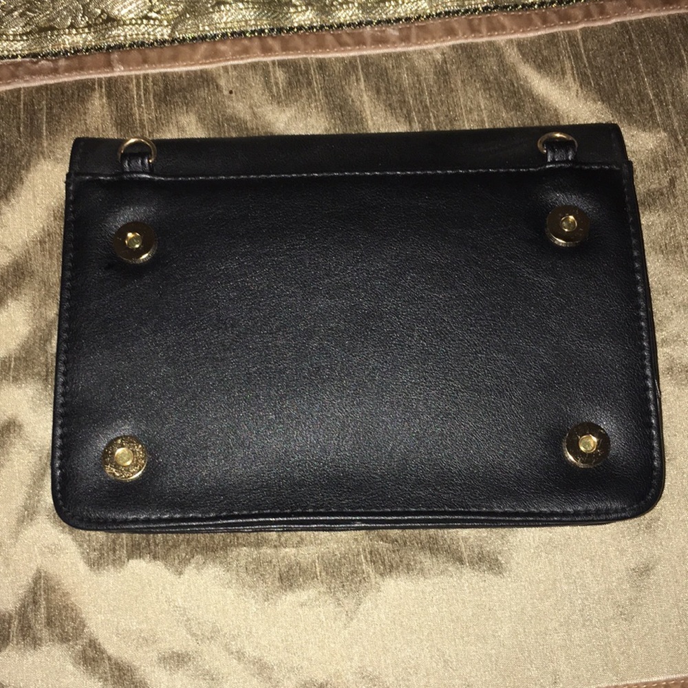 Black 2 in 1 wallet on with removable adjustable strap - Picture 4 of 11